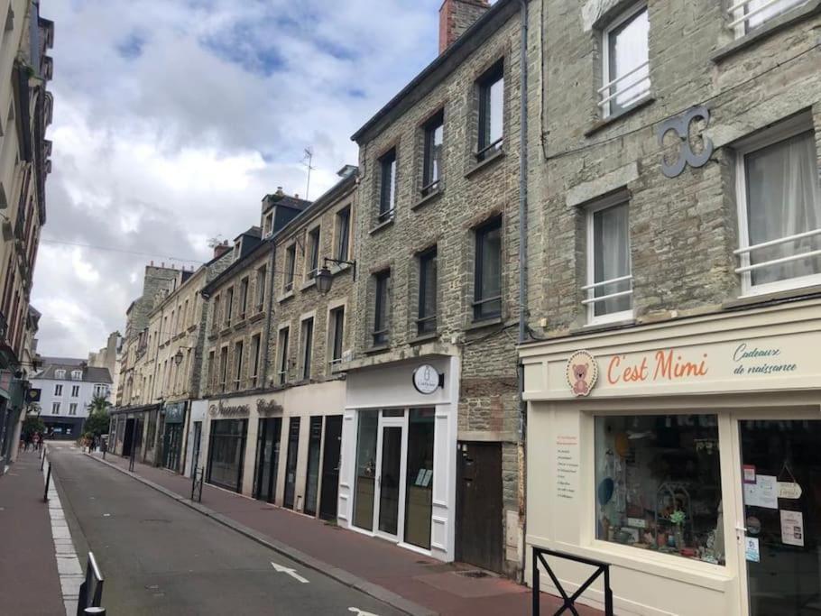 Duplex Parapluies De Cherbourg Netflix Parking Exterior photo