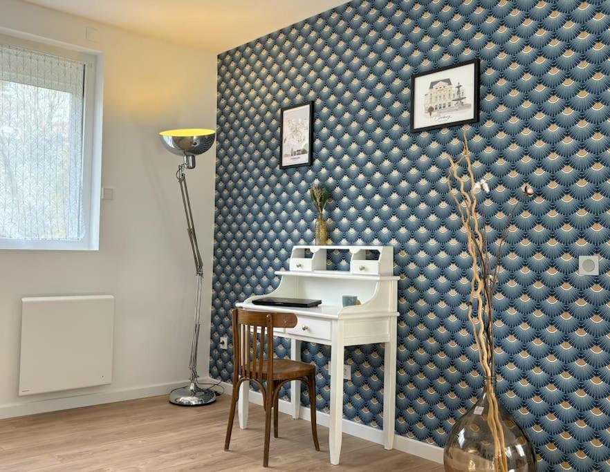 Duplex Parapluies De Cherbourg Netflix Parking Exterior photo